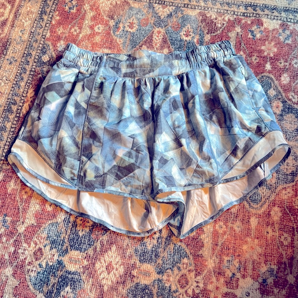Lululemon hotty hots size 8